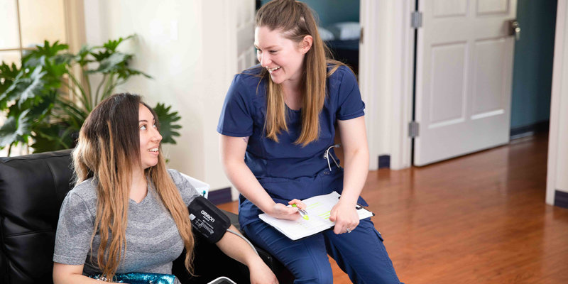  A friendly healthcare professional engaging warmly with a patient during a check-up, creating a supportive and caring environment for treatment.