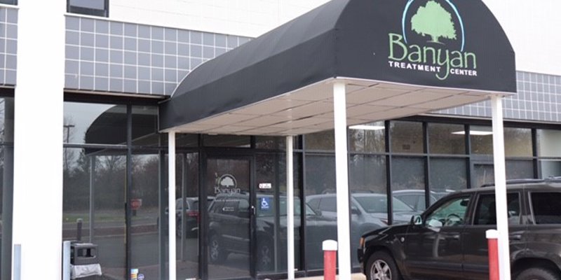  The entrance to Banyan Treatment Center features a black awning with the center's logo, providing a welcoming and professional atmosphere.